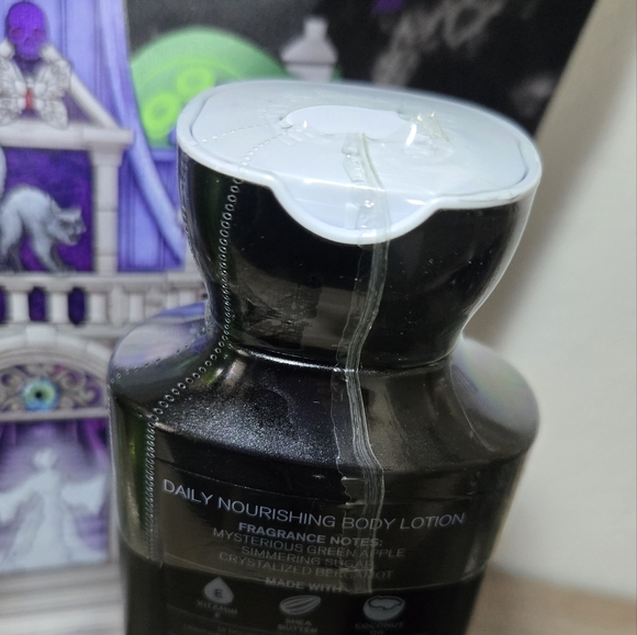 Candy Apple Cauldron 4-Piece Gift Set w/Bag • Bath & Body Works • - Picture 15 of 16